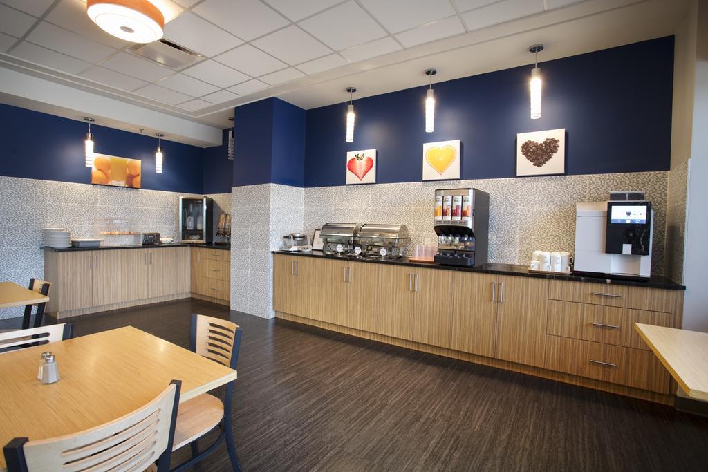 Coliseum Inn Edmonton Ngoại thất bức ảnh