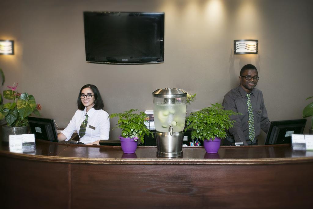 Coliseum Inn Edmonton Ngoại thất bức ảnh