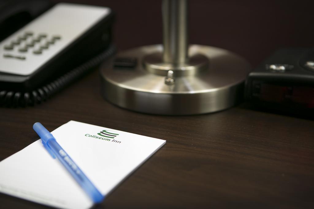Coliseum Inn Edmonton Ngoại thất bức ảnh