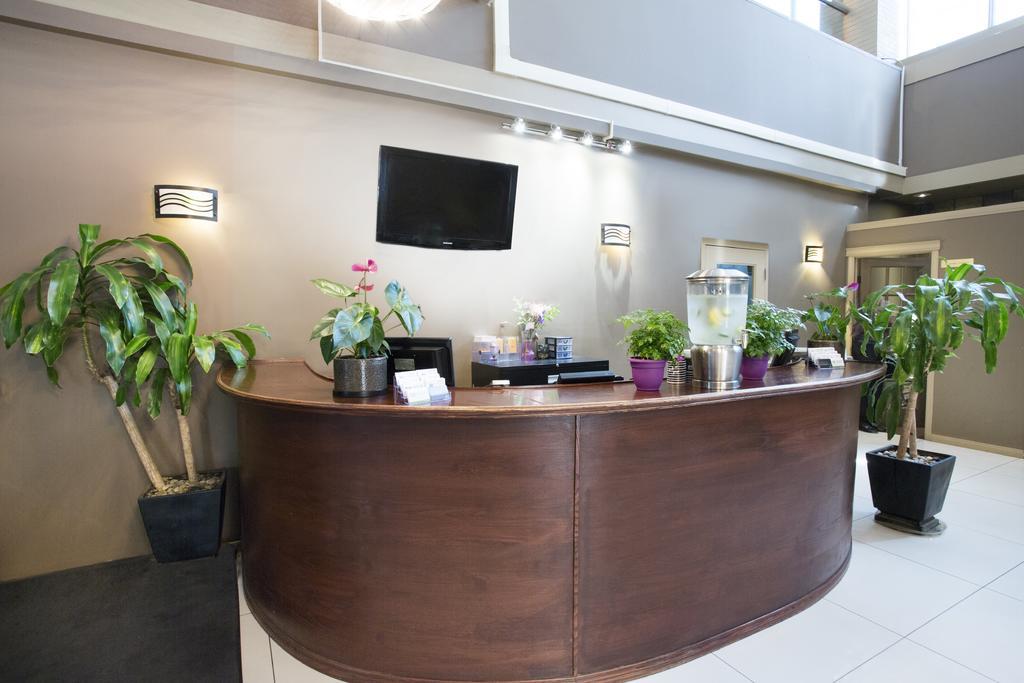 Coliseum Inn Edmonton Ngoại thất bức ảnh