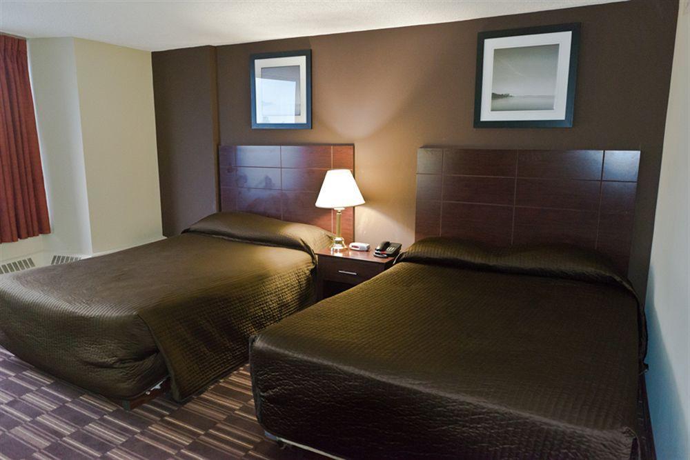Coliseum Inn Edmonton Ngoại thất bức ảnh