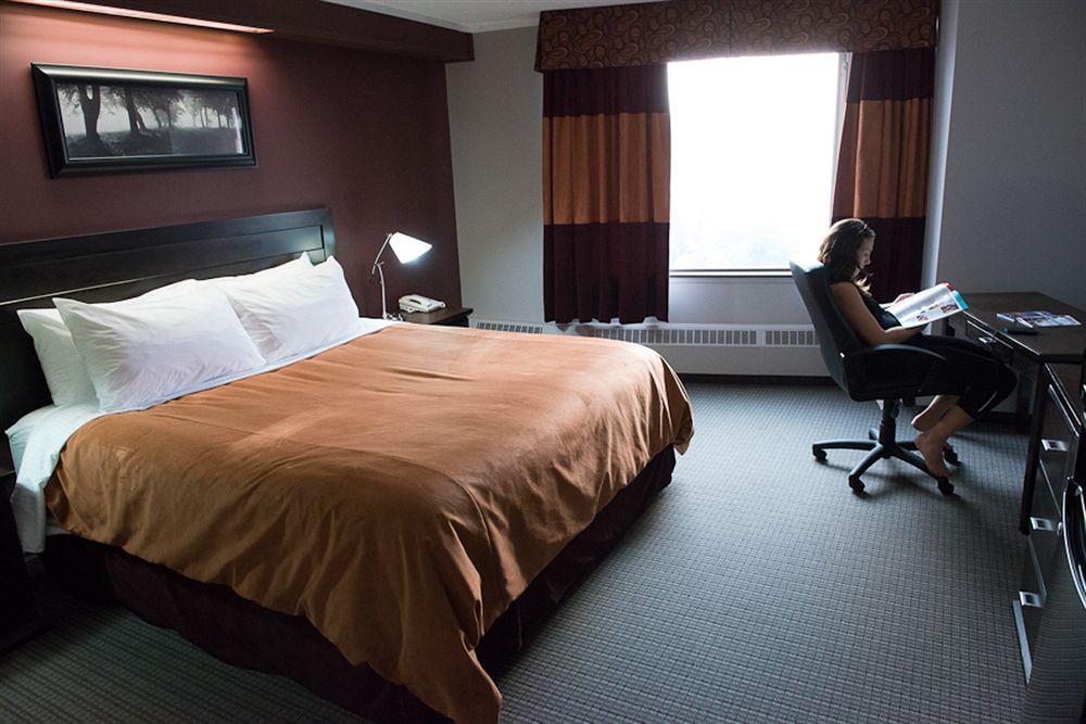 Coliseum Inn Edmonton Ngoại thất bức ảnh