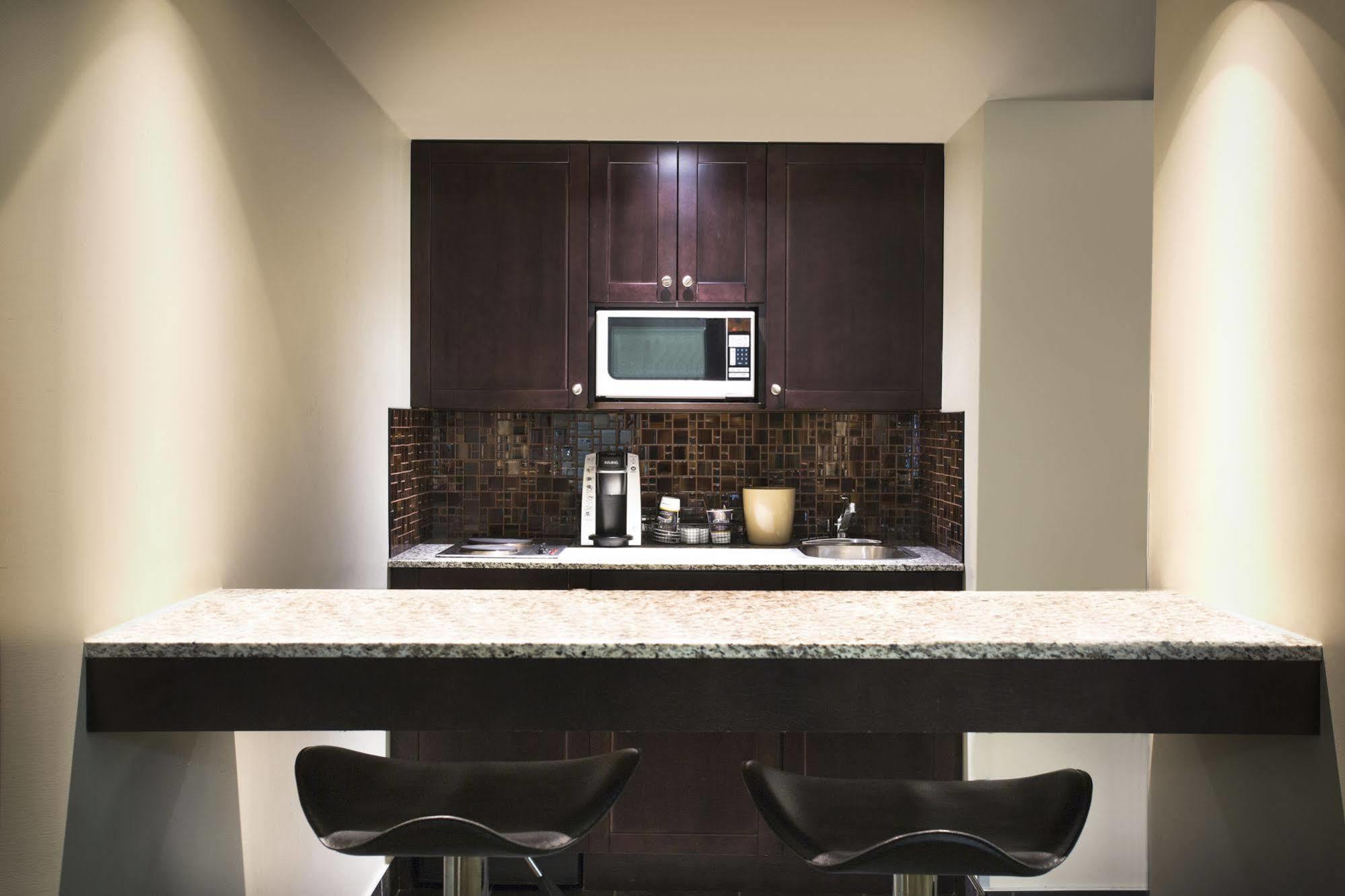Coliseum Inn Edmonton Ngoại thất bức ảnh