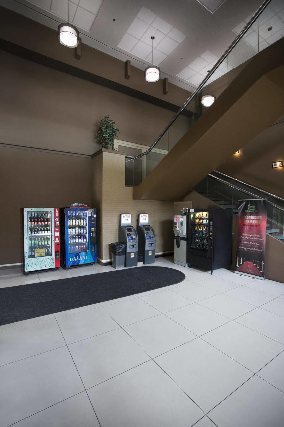 Coliseum Inn Edmonton Ngoại thất bức ảnh